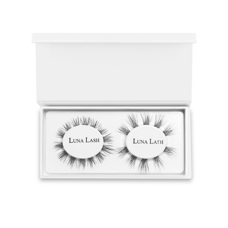 DIY Natural 1 (Short) Wispy Edition - Premium Eyelash Extension from Luna Lash - Just £28! Shop now at Luna Lash