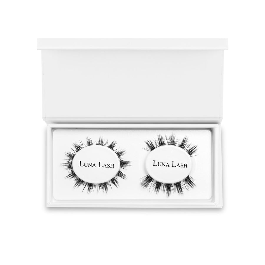 DIY Volume 1 (Short) Wispy Edition - Premium Eyelash Extension from Luna Lash - Just £28! Shop now at Luna Lash